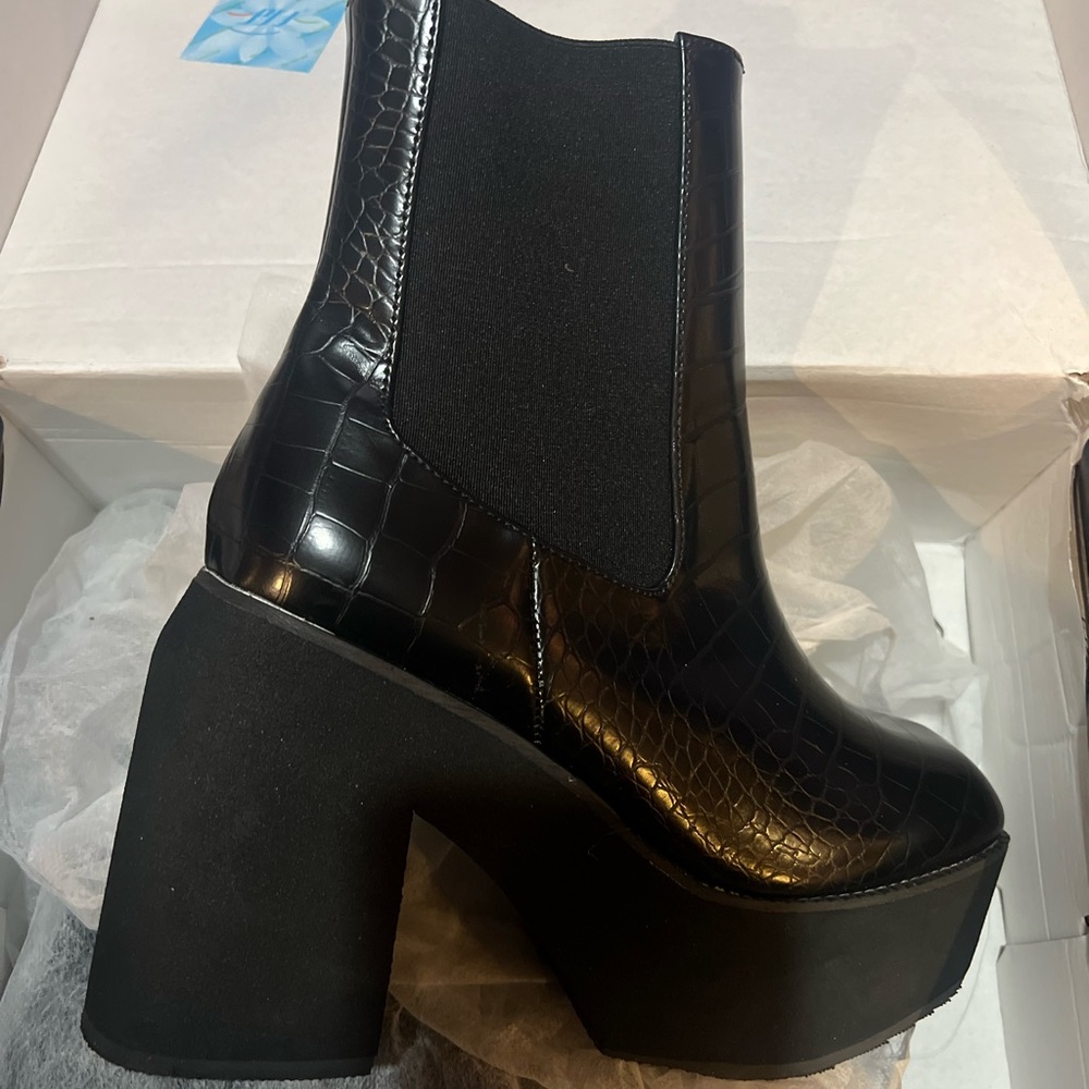 Y2K style boots
